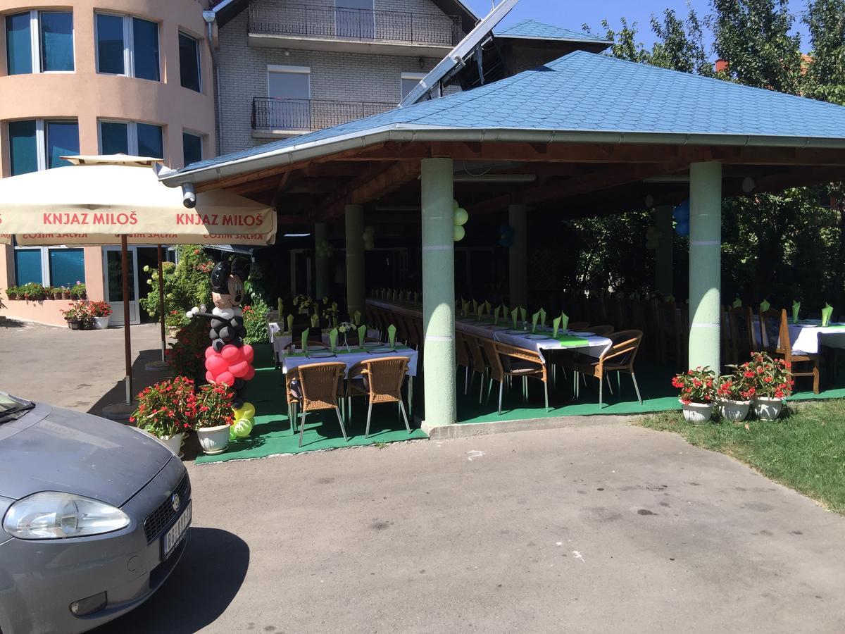 Bed & Breakfast Karavan Raška Екстериор снимка