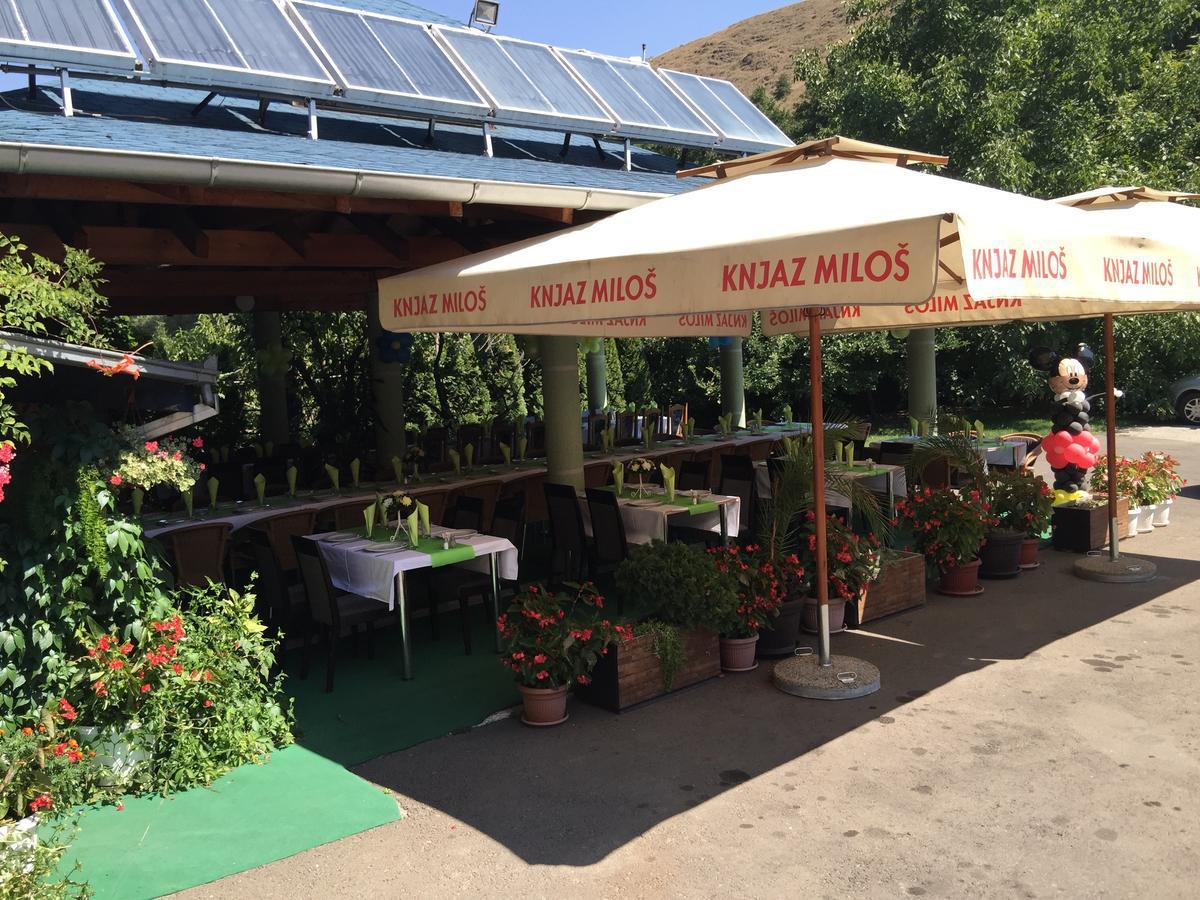 Bed & Breakfast Karavan Raška Екстериор снимка