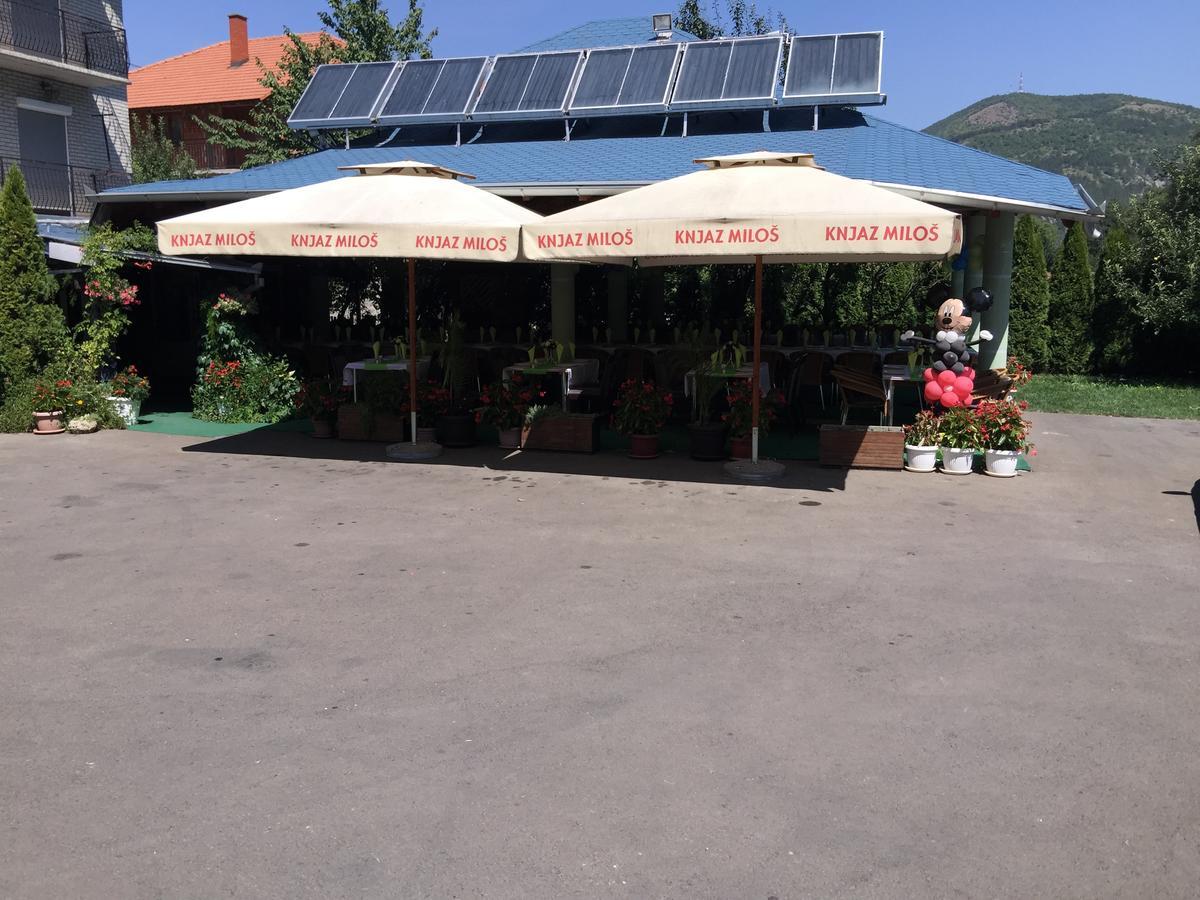 Bed & Breakfast Karavan Raška Екстериор снимка